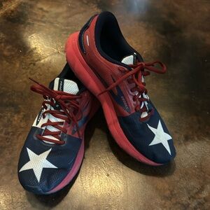 Brooks Texas flag running shoe
